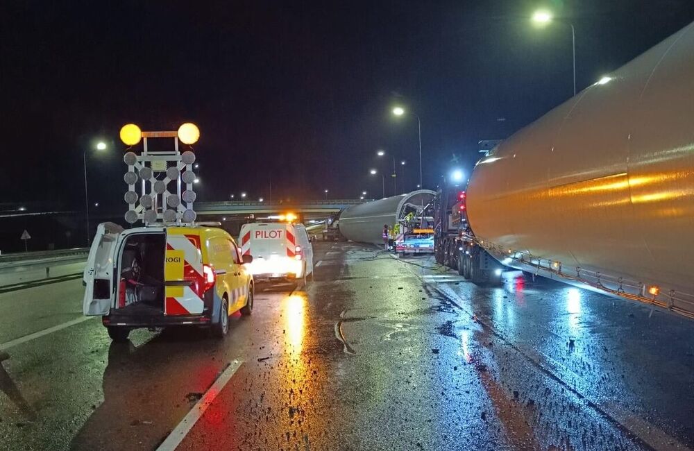 Zablokowany zjazd z autostrady A4 na węźle Rzeszów-Wschód / fot. KMP w Rzeszowie