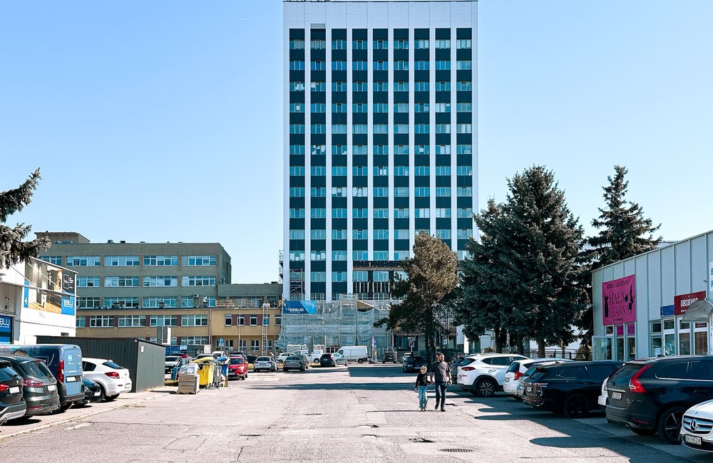 Modernizacja biurowca przy ul. Geodetów, fot. ViC / RESinet.pl
