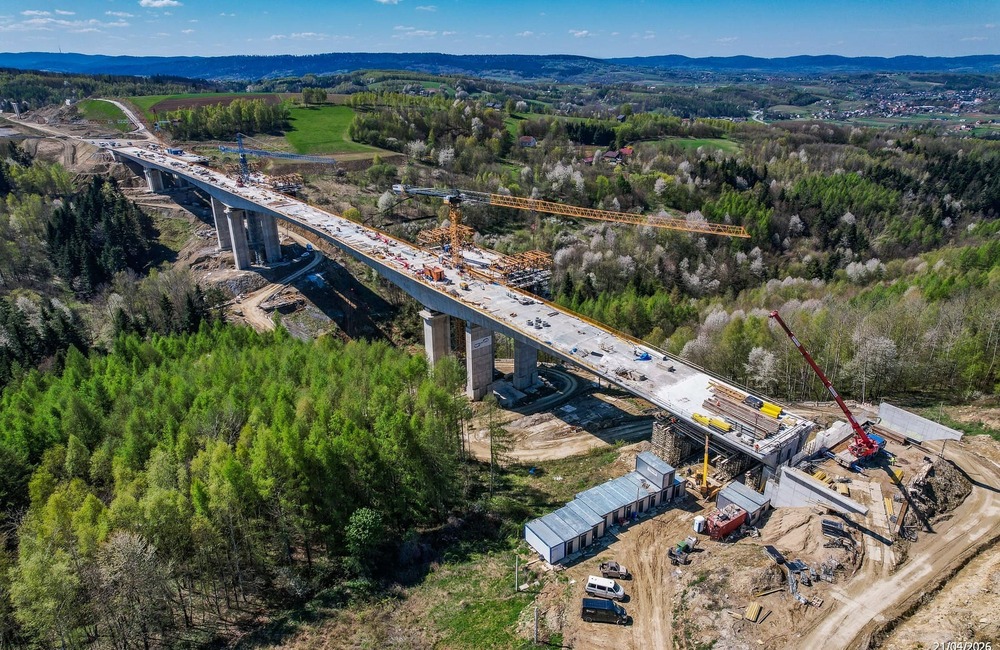 ES-24 na budowie drogi ekspresowej S19 Babica – Jawornik (kwiecień 2026) / fot. GDDKiA