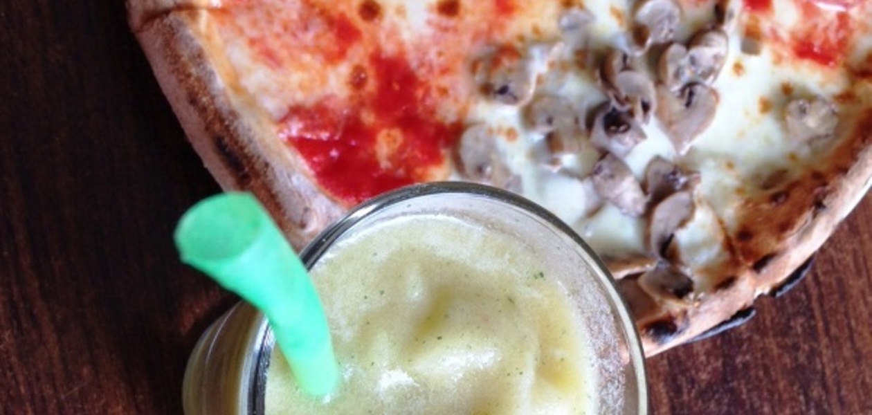 Na zdj. Pizza Quattro Stagioni oraz Smoothie Jabłko – mięta