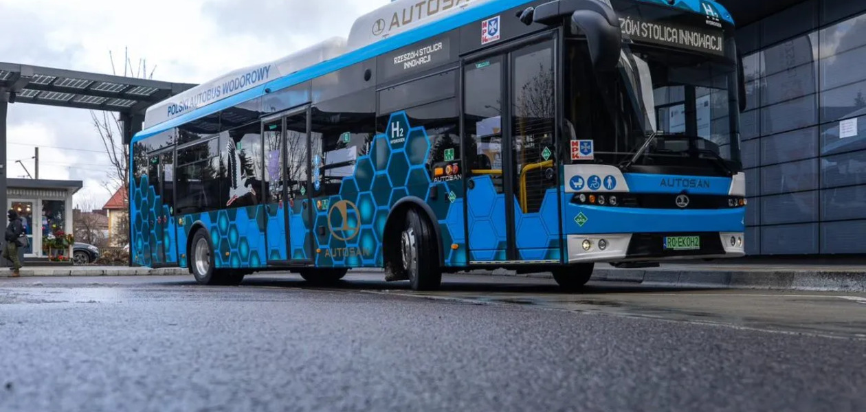 Zdjęcie testowanego w Rzeszowie w 2024 r. autobusu wodorowego / fot. Grzegorz Bukała, Urząd Miasta Rzeszowa