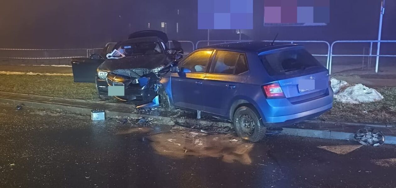 Wypadek na rondzie Kuronia / fot. KMP w Rzeszowie
