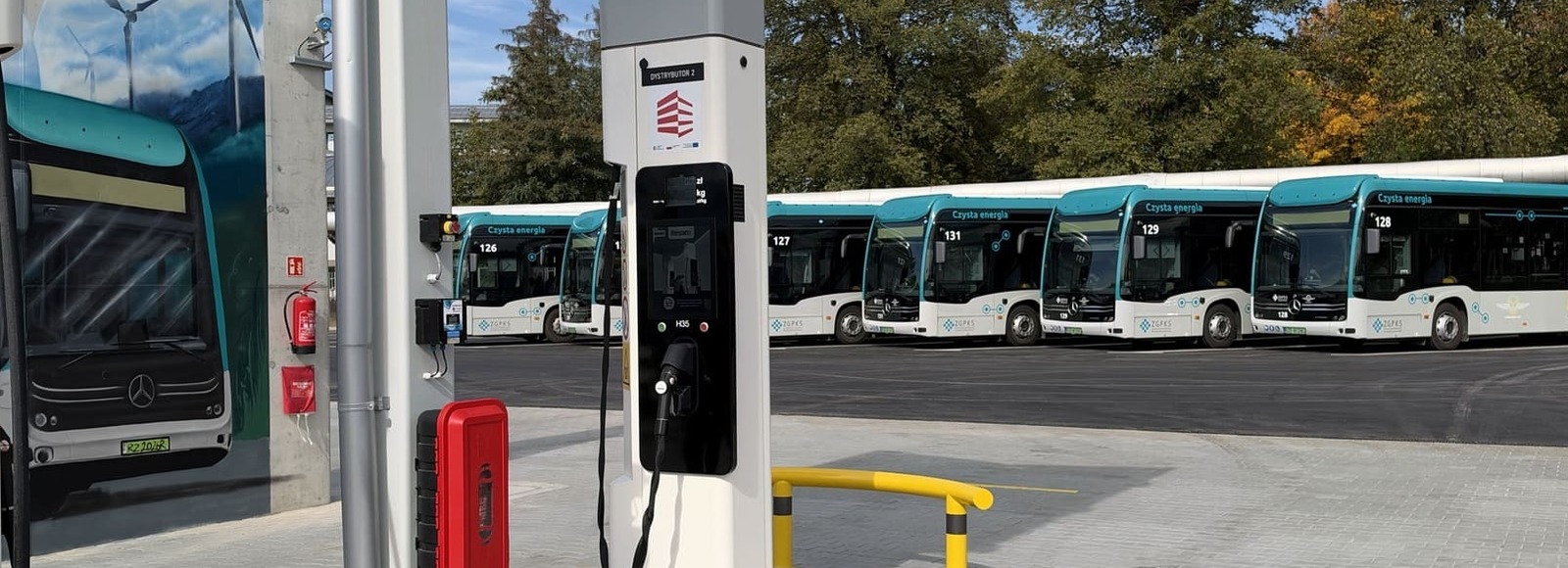 Nowe autobusy wodorowe dla PKS Rzeszów i pierwsza na Podkarpaciu stacja tankowania wodoru fot. Materiały prasowe PKS S.A. Rzeszów