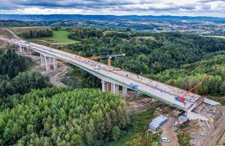 Ważny krok na budowie S19 Babica – Jawornik. Połączono dwie części estakady ES-24 na budowie drogi ekspresowej S19 Babica – Jawornik (wrzesień 2026) / fot. GDDKiA