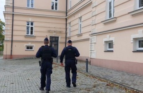 Wzmożone patrole policji i straży miejskiej przy rzeszowskich szkołach / fot. KMP w Rzeszowie