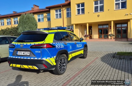 Wzmożone patrole policji i straży miejskiej przy rzeszowskich szkołach Wzmożone patrole policji i straży miejskiej przy rzeszowskich szkołach / fot. KMP w Rzeszowie