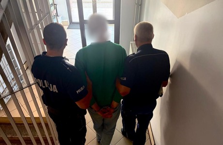 Nastolatkowie poniżali i bili 49-letniego mężczyznę. Nagranie opublikowali w sieci fot. KPP w Ropczycach