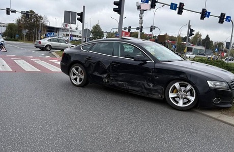 Poranny wypadek na al. Witosa w Rzeszowie. 76-latek trafił do szpitala Wypadek na skrzyżowaniu al. Witosa z ul. Wyspiańskiego [19.10.2026], fot. KMP w Rzeszowie