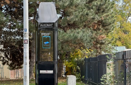 W centrum Rzeszowa stanął pierwszy samoobsługowy, całodobowy alkomat Pierwszy publiczny alkomat w Rzeszowie przy ul. Moniuszki, fot. ViC / RESinet.pl