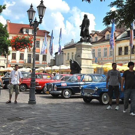 XI Podkarpacki Rajd Pojazdów Zabytkowych - Rzeszów - Rynek - fot 62
