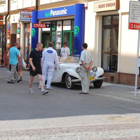 XI Podkarpacki Rajd Pojazdów Zabytkowych - Rzeszów - Rynek - fot 53