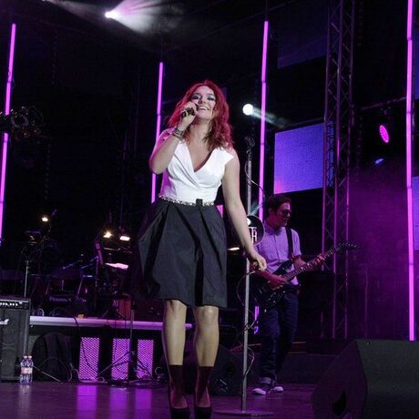 Ewa Farna na rynku w Rzeszowie - fot 9
