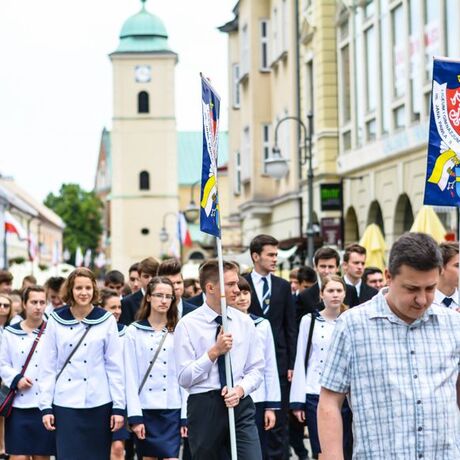 Boże Ciało. Procesja ulicami Rzeszowa - fot 35