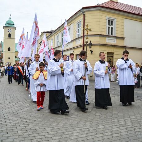 Boże Ciało. Procesja ulicami Rzeszowa - fot 47