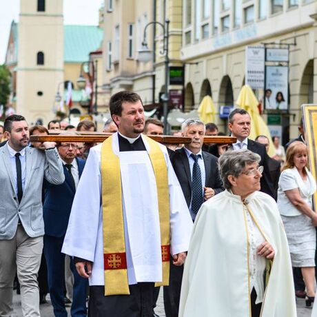 Boże Ciało. Procesja ulicami Rzeszowa - fot 29