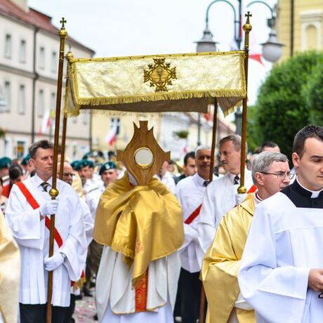 Boże Ciało. Procesja ulicami Rzeszowa - fot 10