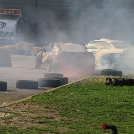 Pokazy driftu na Festiwalu Motoryzacyjnym w Rzeszowie  - fot 20