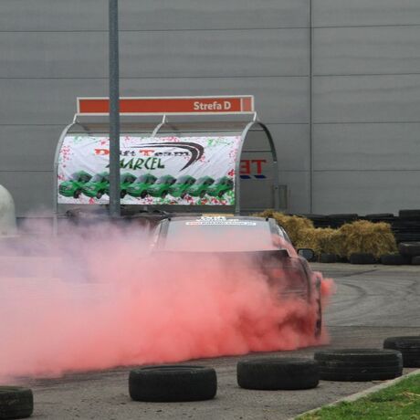 Pokazy driftu na Festiwalu Motoryzacyjnym w Rzeszowie  - fot 13