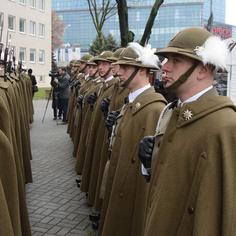 Odsłonięcie pomnika smoleńskiego - fot 1
