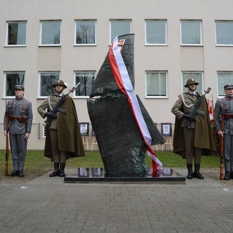 Odsłonięcie pomnika smoleńskiego - fot 28