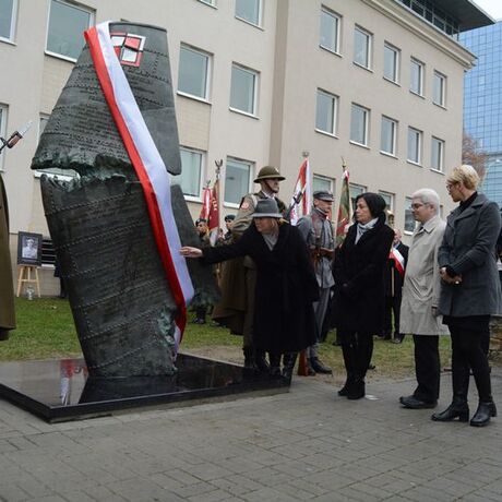Odsłonięcie pomnika smoleńskiego - fot 7