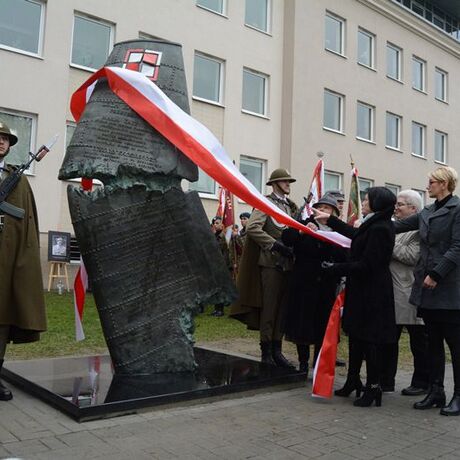Odsłonięcie pomnika smoleńskiego - fot 6