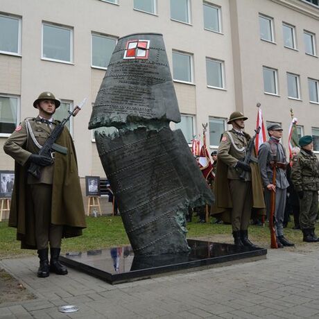 Odsłonięcie pomnika smoleńskiego - fot 4