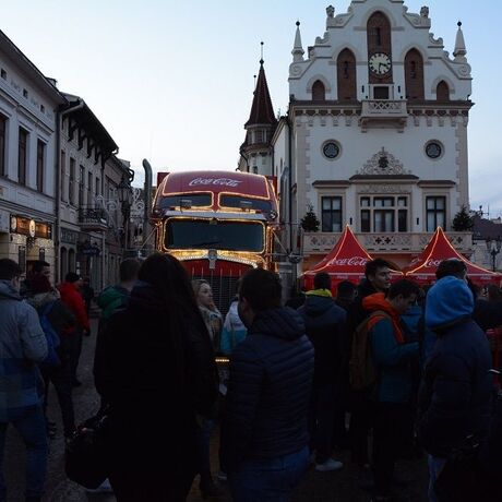 Ciężarówka Coca Coli na rzeszowskim Rynku - fot 1
