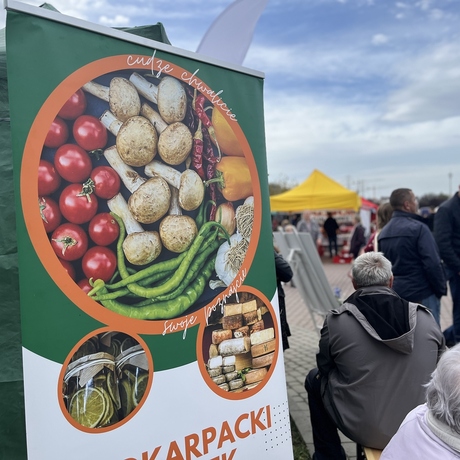 Podkarpacki Bazarek w Parku Papieskim - fot 18