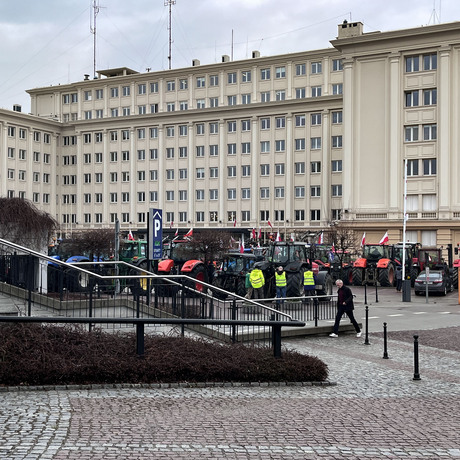 Protest rolników przed Urzędem Wojewódzkim w Rzeszowie - fot 15