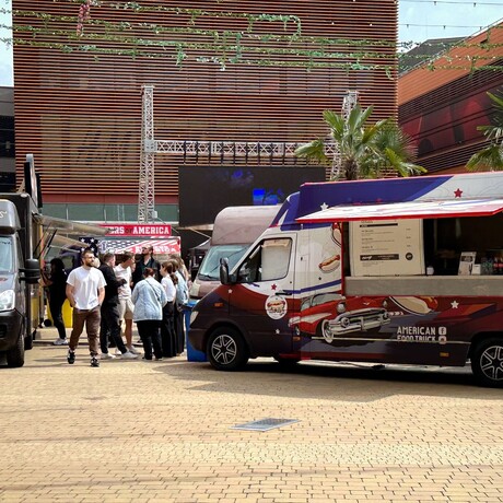 Rzeszów - Żarciowozy - zlot food trucków w Millenieum Hall - fot 17