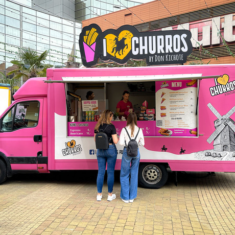 Rzeszów - Żarciowozy - zlot food trucków w Millenieum Hall - fot 19