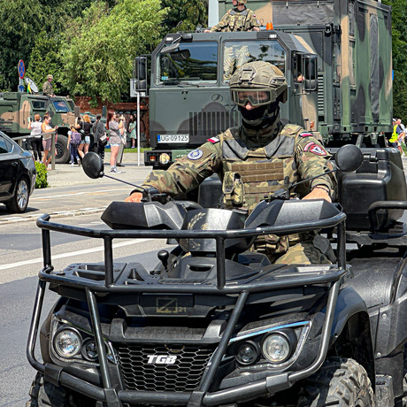 Rzeszów - Defilada wojskowa w centrum Rzeszowa [ZDJĘCIA] - fot 23