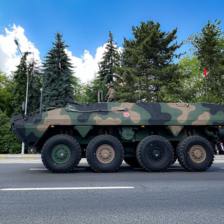 Rzeszów - Defilada wojskowa w centrum Rzeszowa [ZDJĘCIA] - fot 10