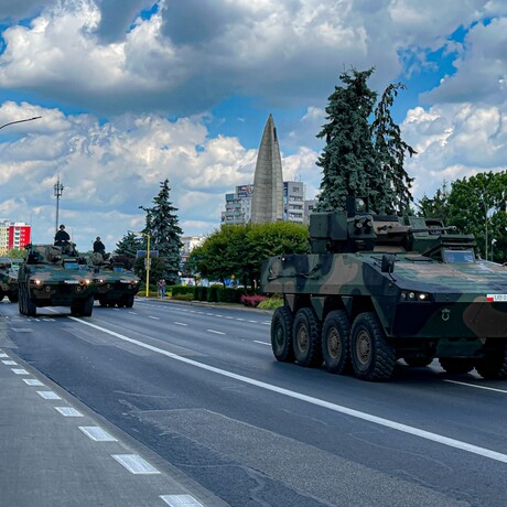 Rzeszów - Defilada wojskowa w centrum Rzeszowa [ZDJĘCIA] - fot 13