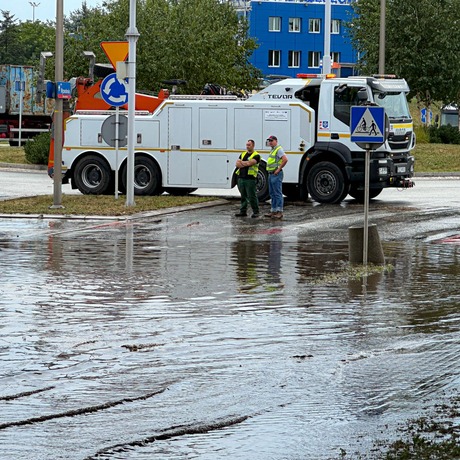 Rzeszów - Droga pod wiaduktem na al. Wyzwolenia po porannej ulewie [17.07.2024] - fot 6