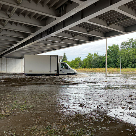Rzeszów - Droga pod wiaduktem na al. Wyzwolenia po porannej ulewie [17.07.2024] - fot 3