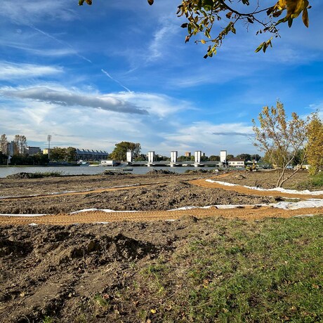 Rzeszów - Budowa miejskiej plaży nad Wisłokiem [październik 2024] - fot 15
