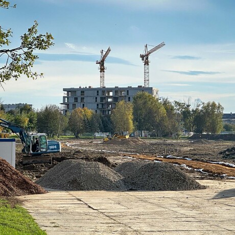 Rzeszów - Budowa miejskiej plaży nad Wisłokiem [październik 2024] - fot 19