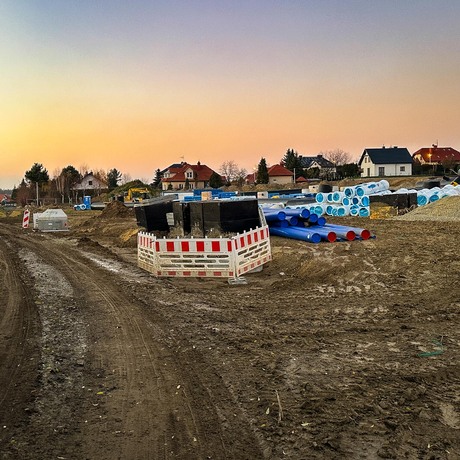Rzeszów - Budowa drogi, która połączy ulice Krzyżanowskiego i Wieniawskiego [listopad 2024] - fot 20