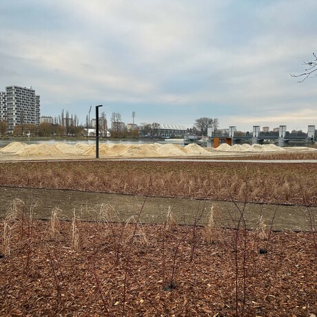 Rzeszów - Budowa miejskiej plaży nad Wisłokiem [grudzień 2024] - fot 7