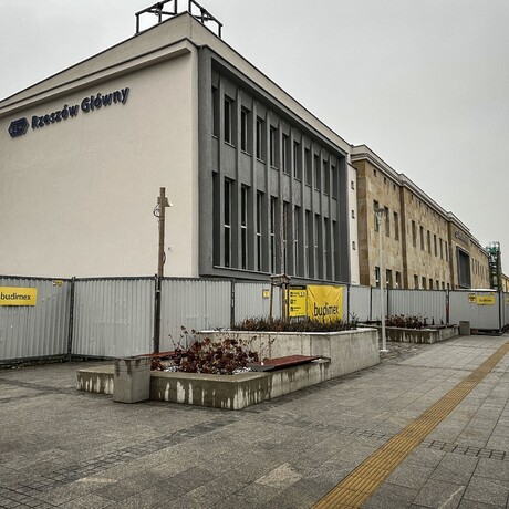 Rzeszów -  Modernizacja budynku dworca PKP w Rzeszowie [grudzień 2024] - fot 6