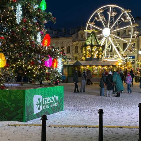 Rzeszów - Świąteczne Miasteczko i iluminacje w centrum Rzeszowa - fot 52