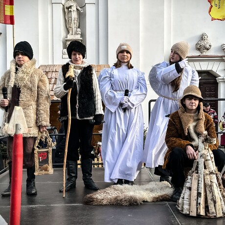 Rzeszów - 10. Orszak Trzech Króli przeszedł ulicami Rzeszowa - fot 37