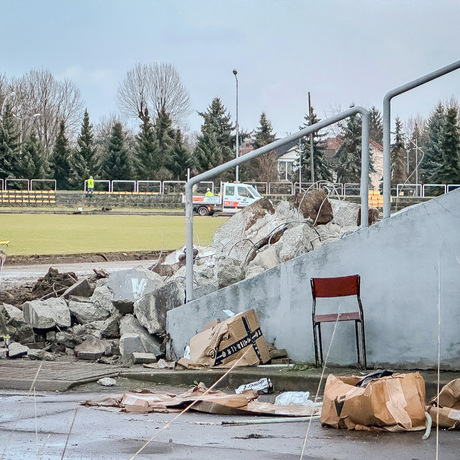 Rzeszów - Prace rozbiórkowe na stadionie Resovii przy ul. Wyspiańskiego - fot 31