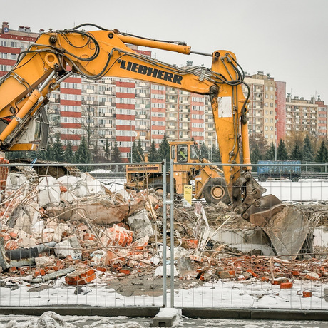 Rzeszów - Prace rozbiórkowe na stadionie Resovii przy ul. Wyspiańskiego - fot 16