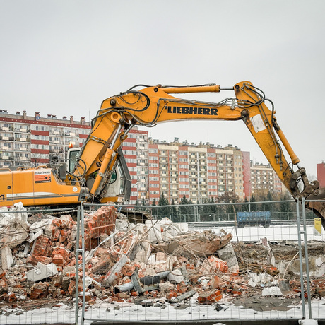Rzeszów - Prace rozbiórkowe na stadionie Resovii przy ul. Wyspiańskiego - fot 17