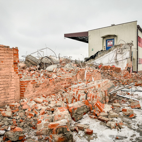 Rzeszów - Prace rozbiórkowe na stadionie Resovii przy ul. Wyspiańskiego - fot 9