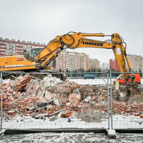 Rzeszów - Prace rozbiórkowe na stadionie Resovii przy ul. Wyspiańskiego - fot 4