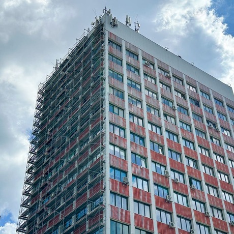 Rzeszów - Modernizacja 15-piętrowego biurowca na ul. Geodetów w Rzeszowie [kwiecień 2025] - fot 18
